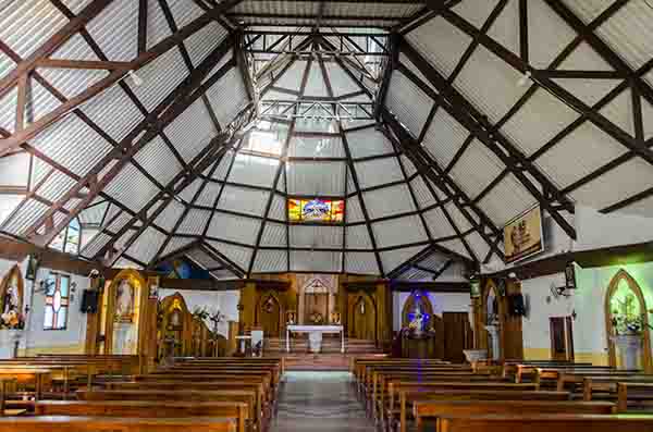 92 - Ecuador - islas Galapagos - isla Santa Cruz - Puerto Ayora - parroquia franciscana santa Marianita - interior
